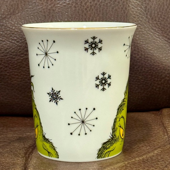 Peeking Grinch with Snowflakes Ceramic Christmas Mug - Picture 8 of 9